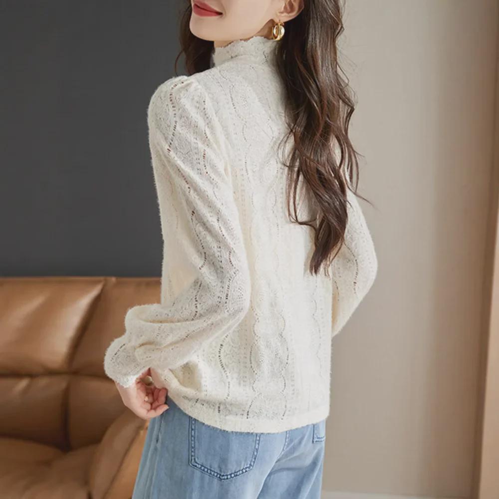 Women's Half-High Collar Lace Top with Velvet Lining for Autumn/Winter 2024 - Stylish and Beautiful