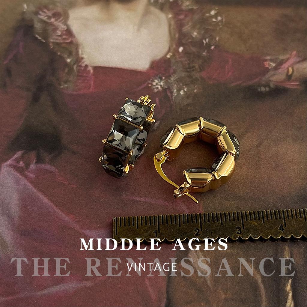 

Light medieval micro-inlaid black zircon retro ear buckle temperament earrings old money style earrings