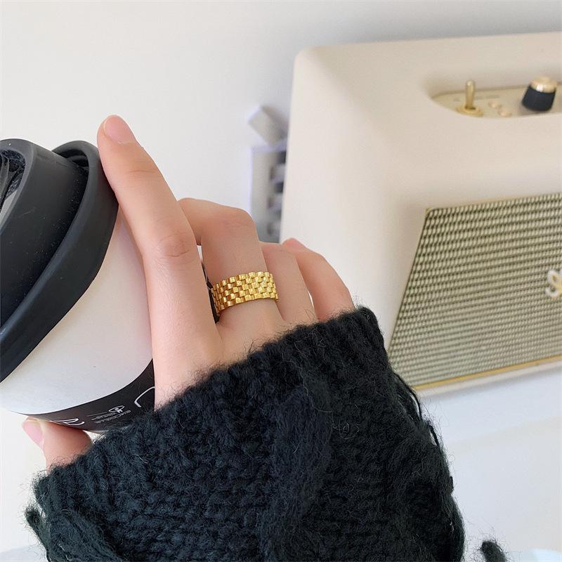 18K Gold-Plated Irregular Gear Index Ring for Women – Fashionable, Unique, Cool Style