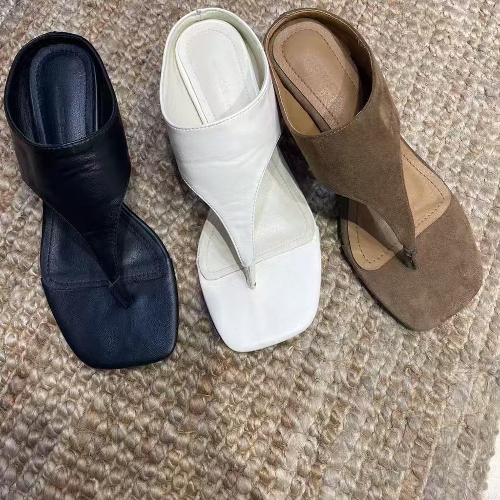 Sommer 2025 neue Zehentrenner mit eckiger Zehenpartie Sommer 2025 neue Keilabsatz-Hochheels Freizeit-Urlaubssandalen