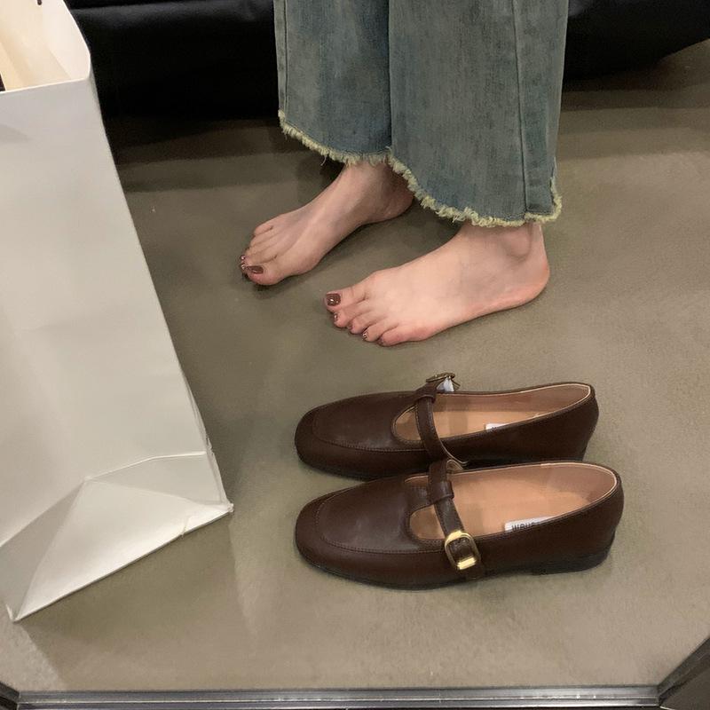

Retro single shoes women s new spring and autumn soft soles one-pedal versatile ladyshoes small leather shoes flat bottom 40