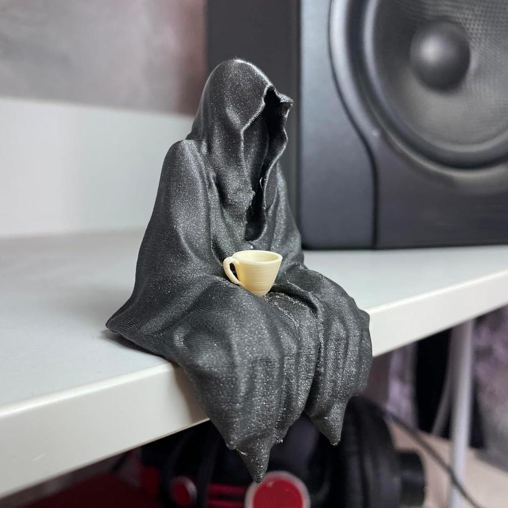 Black Clothed Mysterious Lord Ornament Thrilling Black Robe Gothic Garden Decoration Resin Crafts Gift