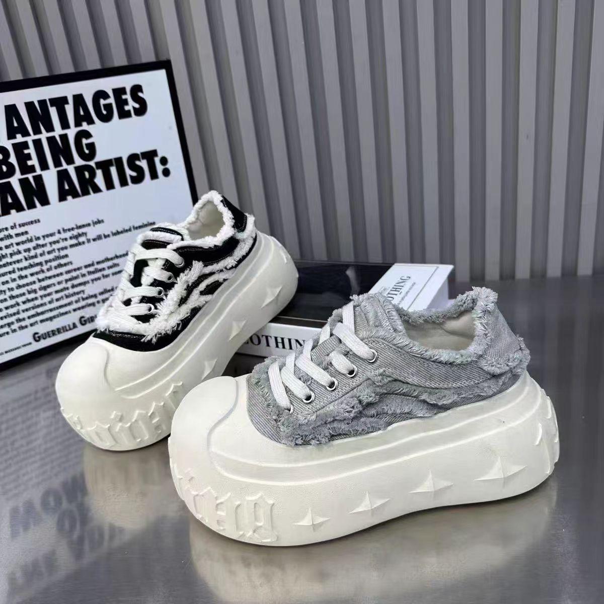 

Туфли на толстой подошве ультра-огонь женская обувь 2025 растворяющиеся новые джинсовые внутри на шнуровке повседневные туфли обувь для доски маффин лето 40 светло-серый