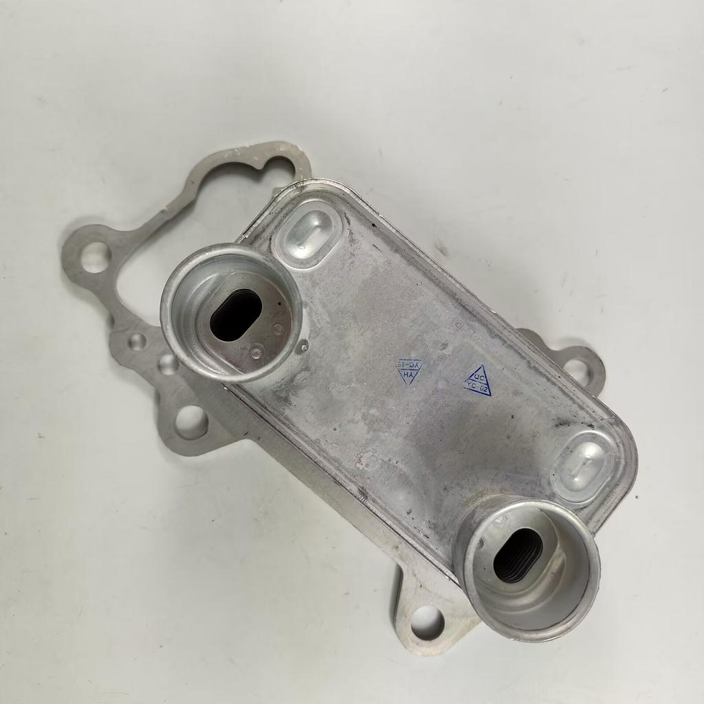 11427802113 Engine Aluminum Oil Cooler For BMW X1 E60 E61 E81 E84 E87 E90 E91 2013-2017