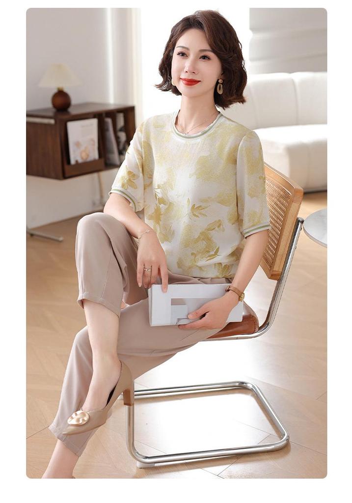 Stylish 2026 Summer Set for Women: Short-Sleeved Top and Pants Two-Piece for Middle-Aged and Elderly Moms