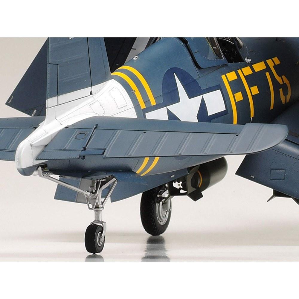 Tamiya 1/32 Aircraft Series No.27 U.S. Navy Vought F4U-1D Corsair Plastic Model Kit 60327