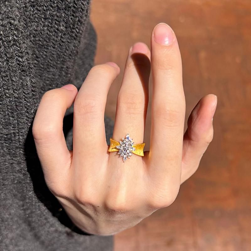 Inspired Inlay Diamonds Palace Style Brushed Snowflake Ring Exquisite and Luxurious Fashion Rings for Women Wedding