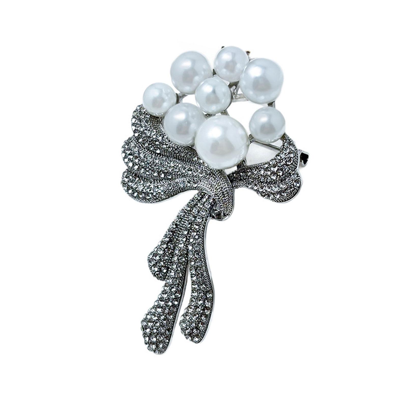 

Shimmering Crystal Brooch Featuring Details Versatile Jewelry Piece Suitable For Casual Outfits And Evening Gowns серый