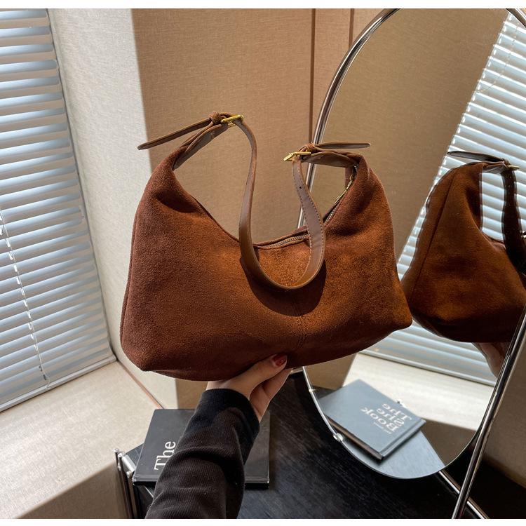 2023 Frosted Retro Women's Shoulder Bag - Large Capacity, Autumn/Winter Versatile Tote for Commuting.