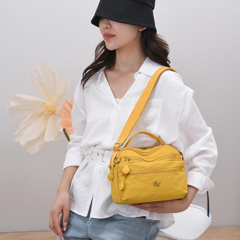 Shoulder Bag Simple and Fashionable Nylon Cloth Lightweight Crossbody Bag Casual Women's Mobile Phone Change Multi-purpose Bag