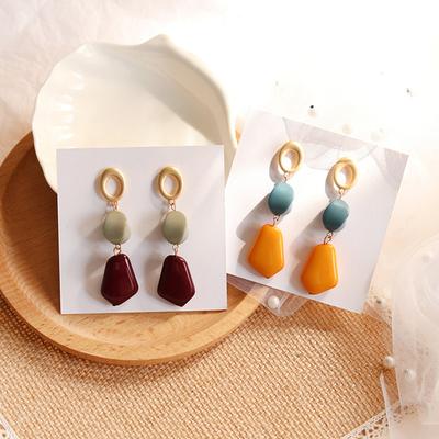 Tendance Estivale Grandes Boucles d'Oreilles Clip-On Irrégulières en Acrylique Faites à la Main Style Bohème Statement pour Femme Charmeuse Clips pour Oreilles Non Percées Bijoux