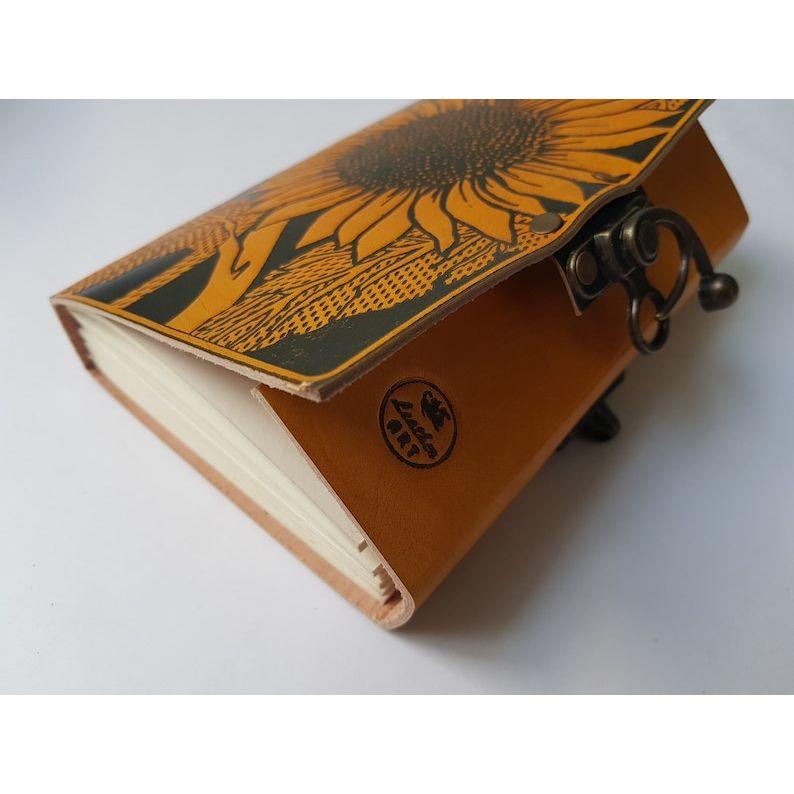 Ręcznie robiony dziennik/notatnik/pamiętnik/szkicownik/dziennik osobisty/prezent/dziennik ze skóry z tłoczonym słonecznikiem