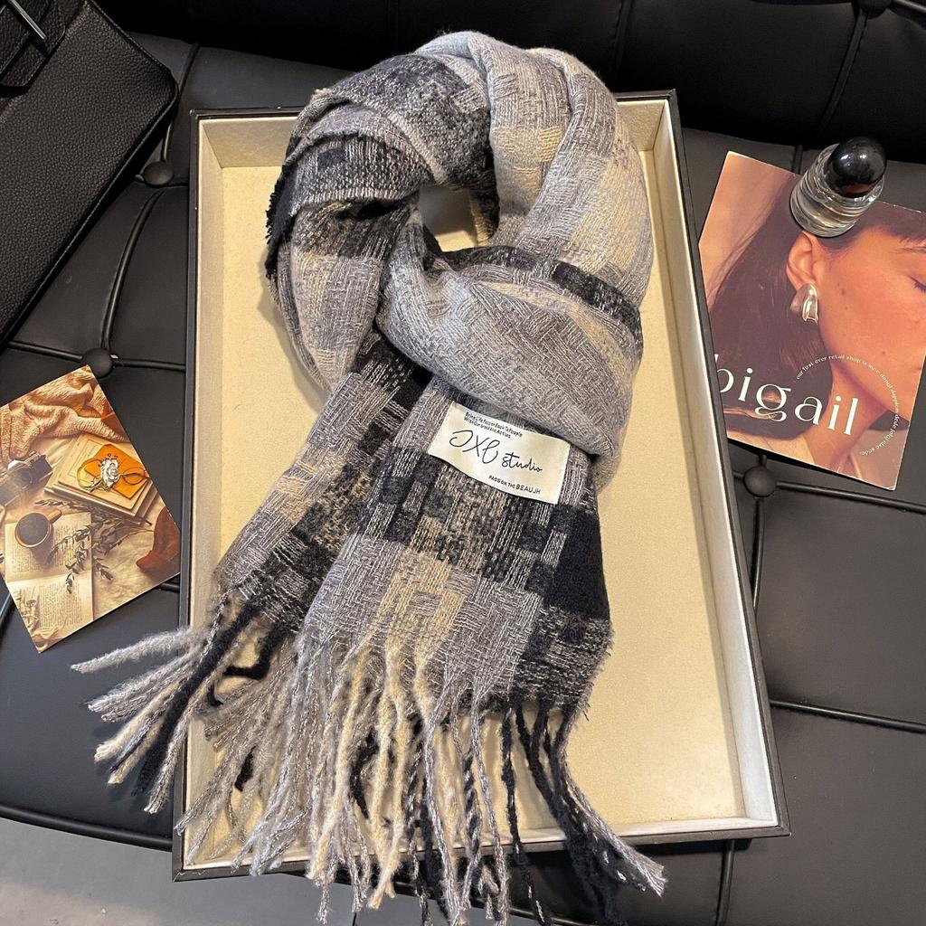 Atmosphere Maillard plaid scarf women's winter new Korean high-end sense thickened warm scarf student