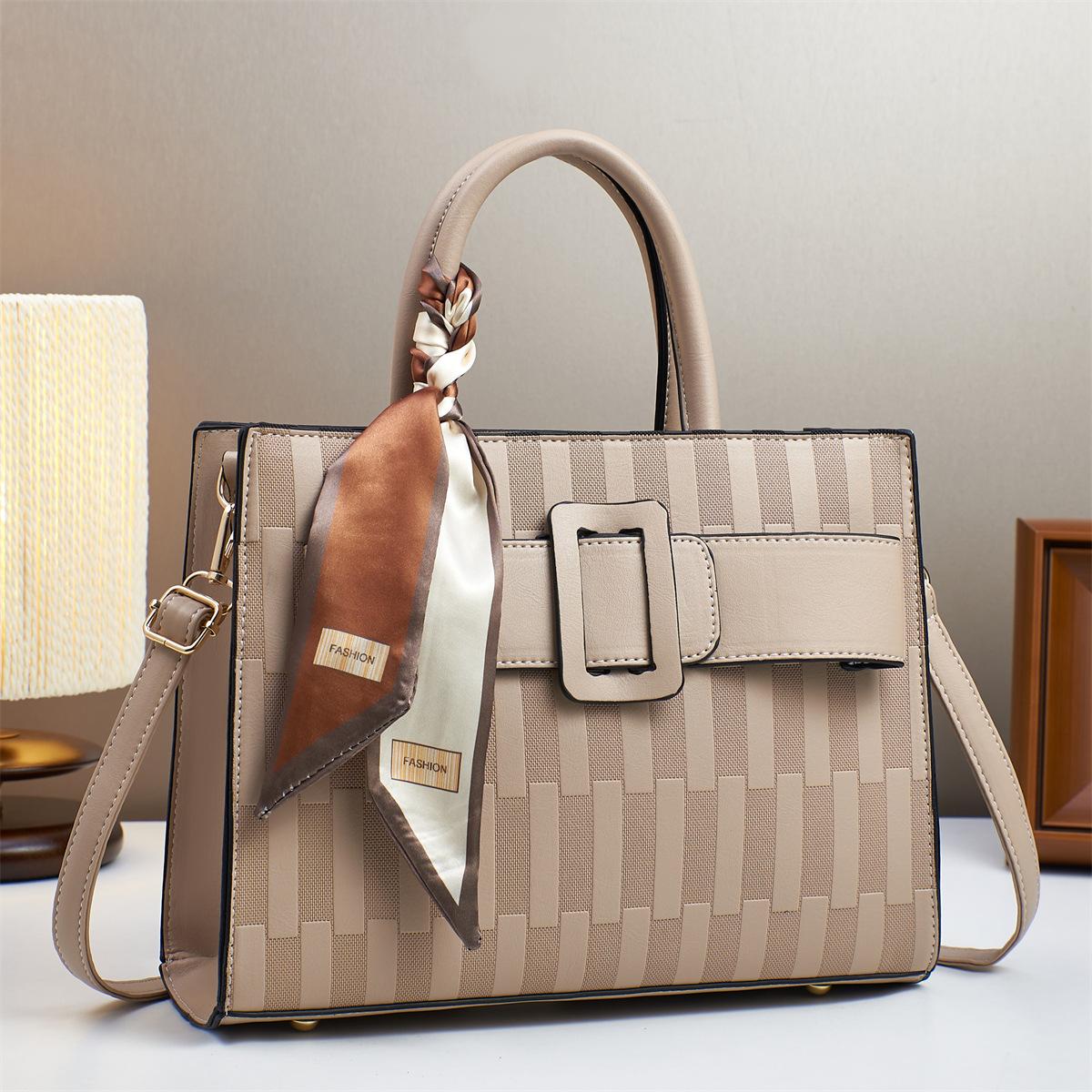 

New High Appearance Level Style Embossed Create Handbag Advanced Sense Tote Bag designed for Mother Everything Shoulder Bag .