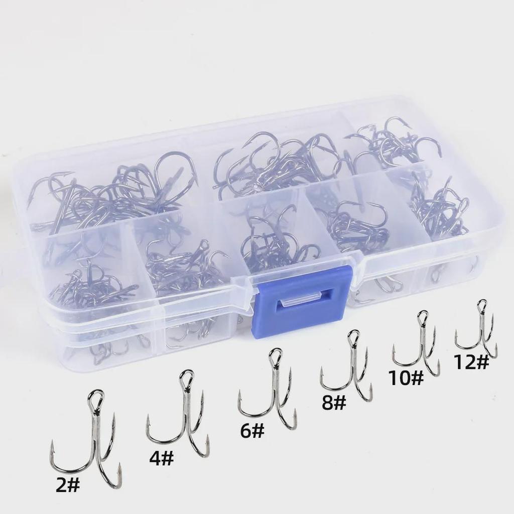 100 Angelhaken mit Widerhaken aus Kohlenstoffstahl: Dreiarmige Anker in einer Box