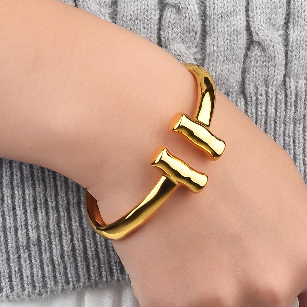 Geometrisches Armband mit Hammerstruktur, Unregelmäßiges offenes Design, Modischer und Eleganter Schlichter Schmuck
