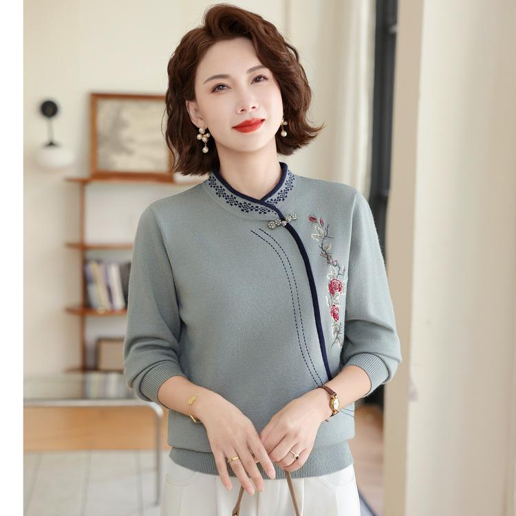 Autumn and Winter New Middle-aged and Elderly Women's Clothing, Foreign Style Age-reducing Sweater, Bottoming Shirt, Mother's Winter Clothing