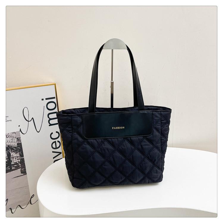 Versatile Large Retro Tote Bag Durable Nylon Handbag Ideal For Everyday Commute Women