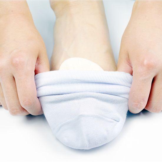 QWAEBALQ 60-sheet all-in-one foot odor removal pads that are popular for their odor-absorbing properties.