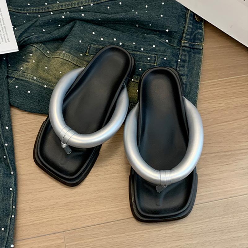 

Интернет знаменитости high sense super fire нескользящие шлепанцы на толстой подошве женская летняя одежда 2025 новые модели с юбками увеличивающие рост сандалии 40 чёрный