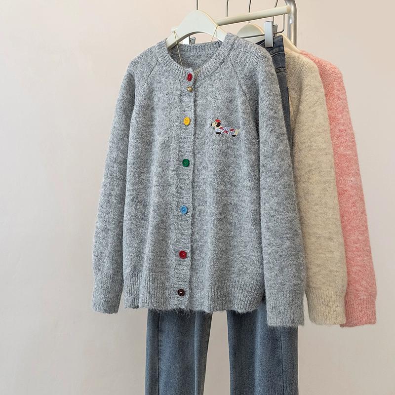 

DIMANAF Зима 2025 Осень Кардиган Вышивка Женщины Пуговицы Свитера Вязание Мода Повседневный Стиль Свободный Свитер One Size