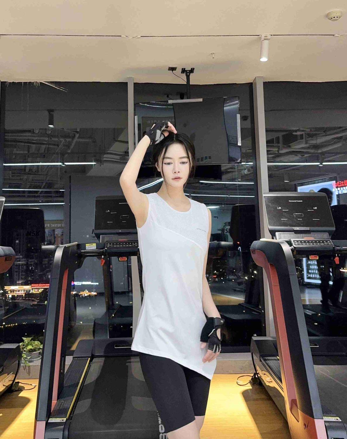 

Women s Summer Yoga Mesh Vest – Breathable, Loose-Fit Sleeveless Fitness Cover-up XL