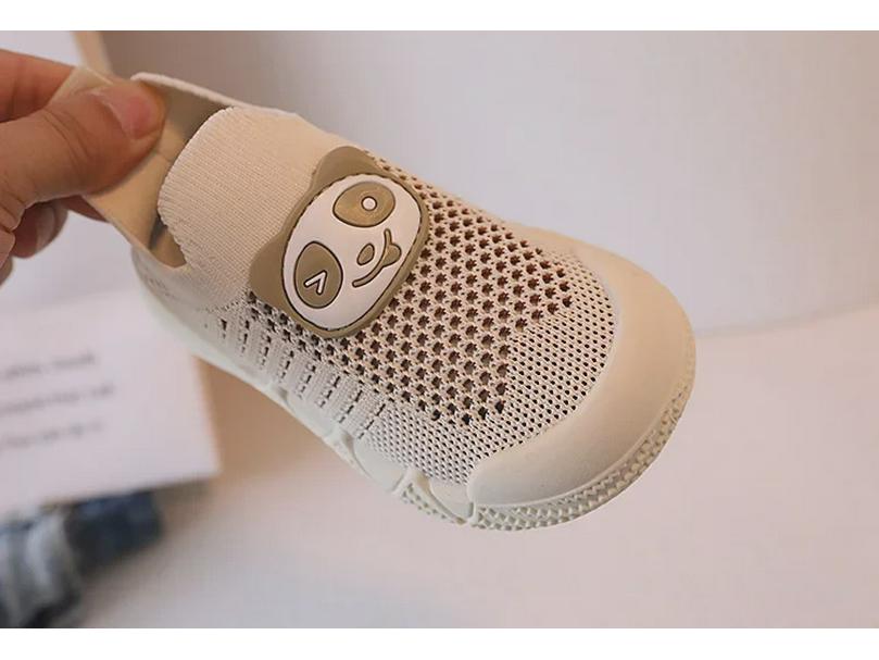 Kids' Breathable Slip-On Sports Shoes for Kindergarten - Boys' and Girls' Soft Mesh Casual Sneakers for Spring and Summer