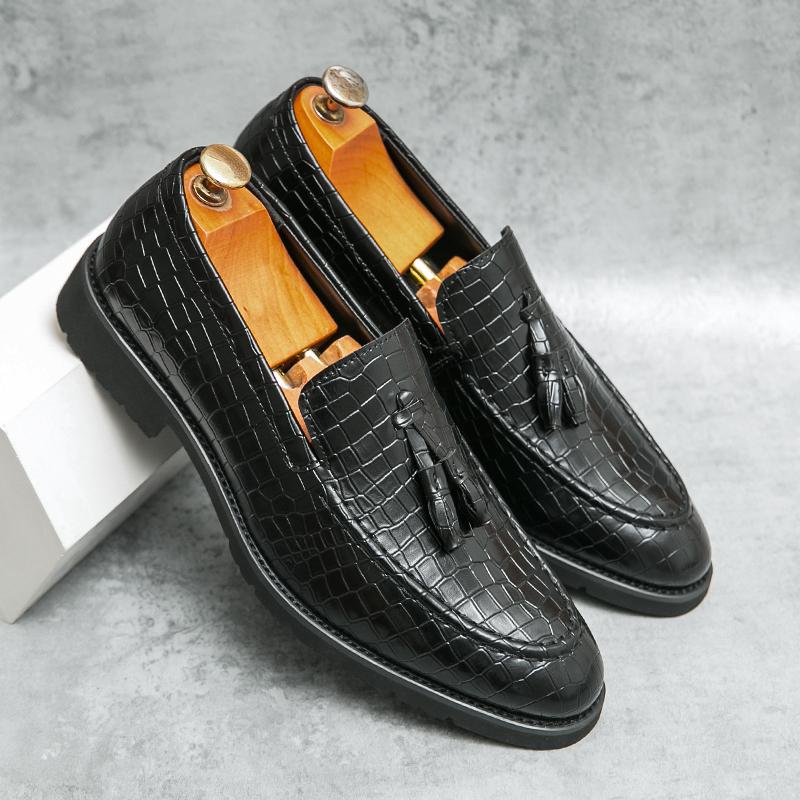 Fashion Classic Men Loafers PU Stone Pattern Low Heel Tassel Decoration Daily Business Casual Men Shoes