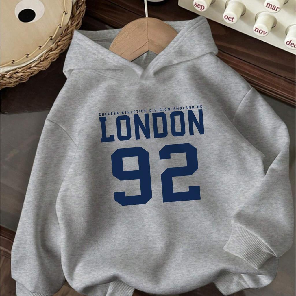 This children's casual hoodie featuresthenumber92andletterpatternsIt's warm comfortableandsuitableforspringautumnandwinter wear.