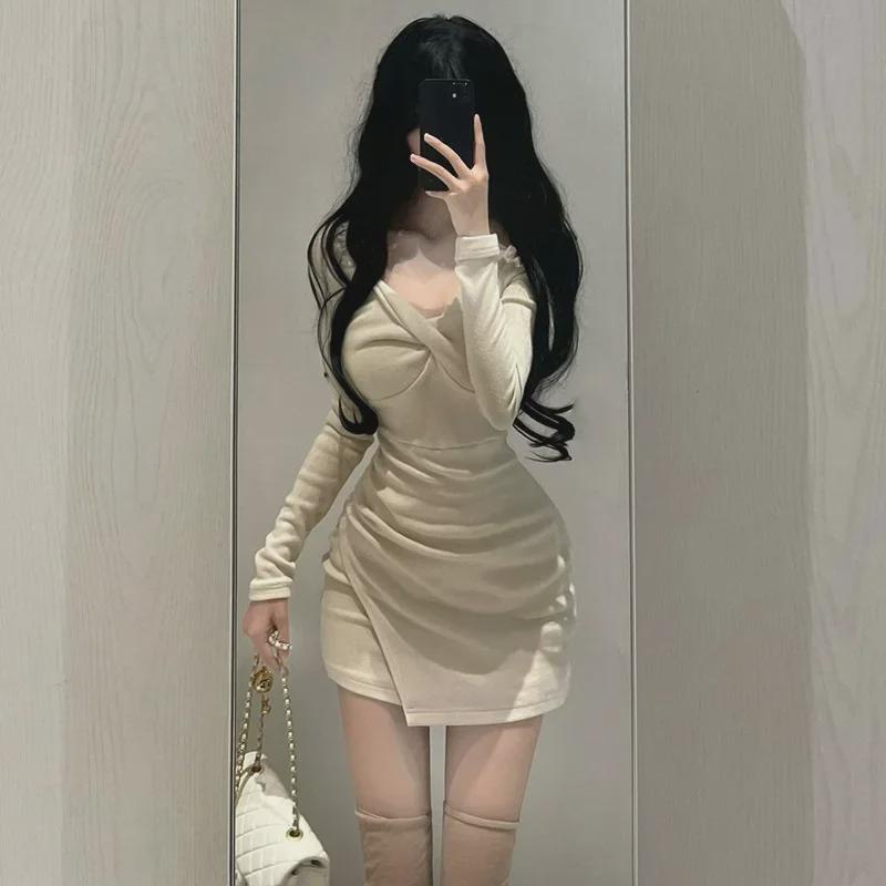 Cozy Long-Sleeve Knitted Dress with Slim Skirt - Perfect for Autumn/Winter