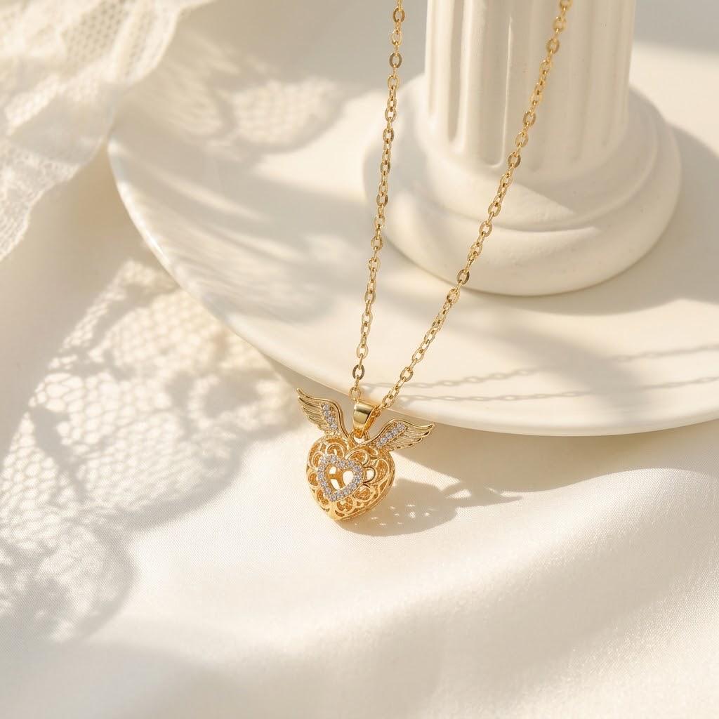 Women's Versatile Zircon Heart Pendant Necklace in Titanium Steel