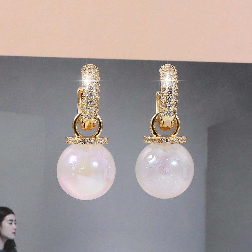 Exquisite Korean Niche Design Earrings, Exquisite Fashion, Light Luxury, and Full of Pearl Earrings