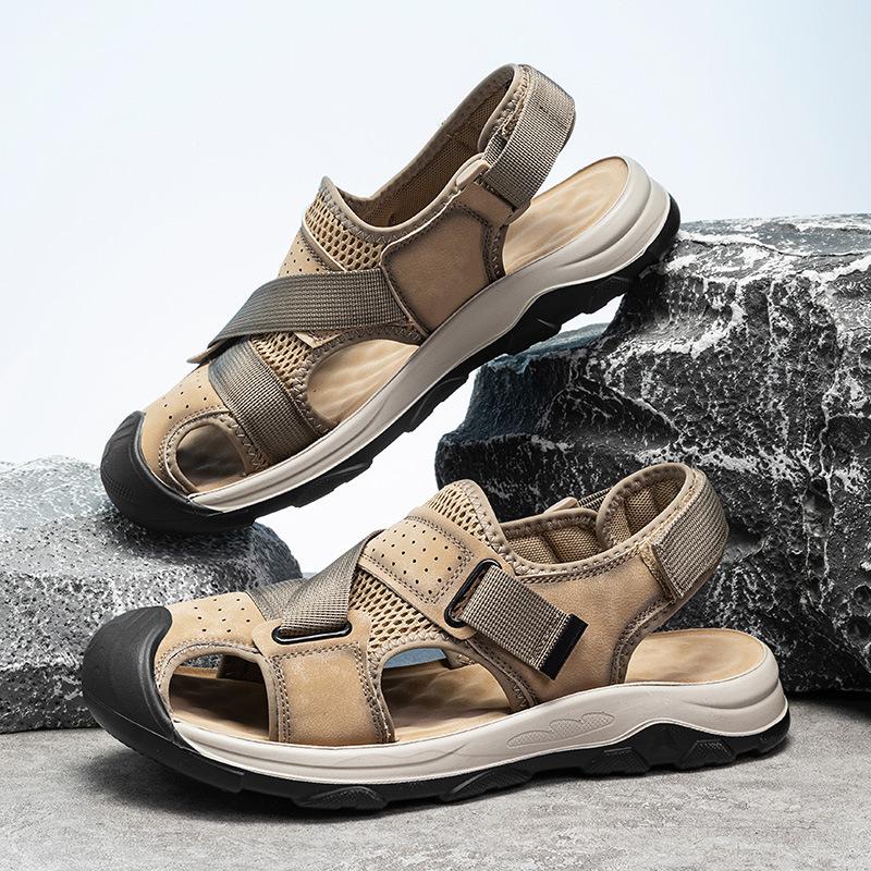 Summer Sandals Men's 2025 New Fashion Trend Versatile Men's Beach Shoes Soft Sole Outdoor Leisure Sports Wear-resistant