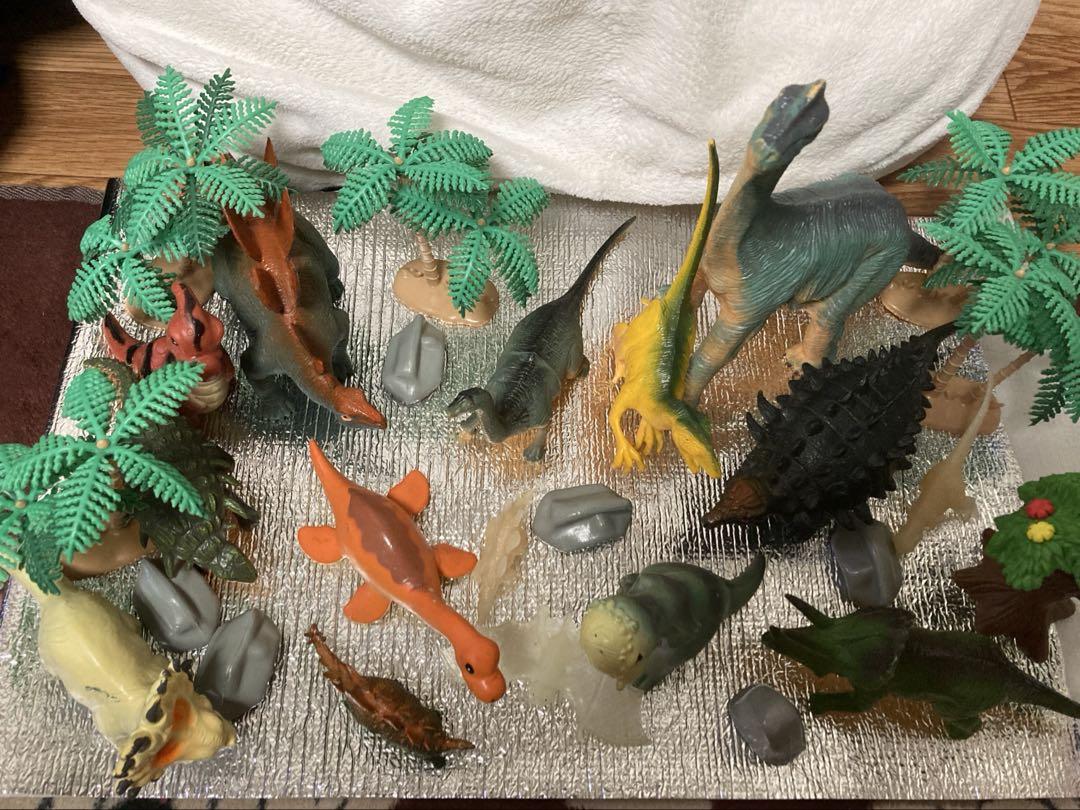 

[Б/У] Цена снижена! 12 Фигурок динозавров (Твердый и Мягкий) + Дерево