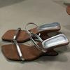 Internet-Berühmtheit Keilabsatz Zehensteg Französisch kleine coole Slipper Feenschuhe 2024 neu Sommer tragen Riemchen High Heel Sandalen