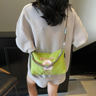 Ekologiczna japońska torba crossbody z haftem dla kobiet - Nylonowa, mała, kwadratowa, do ręki i na ramię