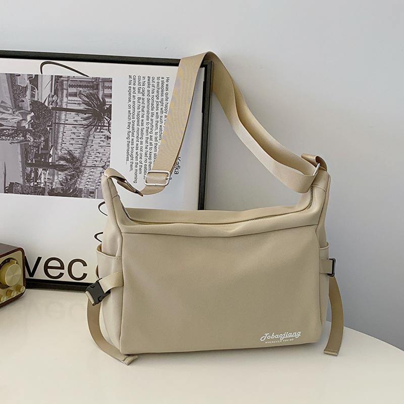 Сумка через плечо с буквенным принтом — фото 12