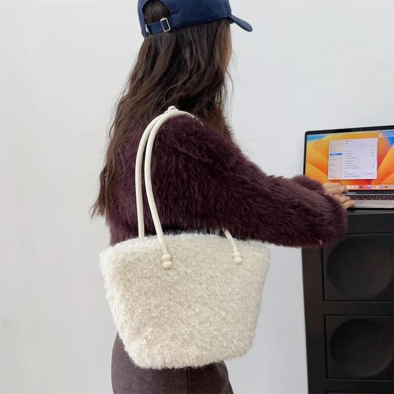 Luxury Faux Lamb Wool Tote Bag Winter Plush Handbag for Women Trendy Large Capacity Soft Fleece Shoulder Bag