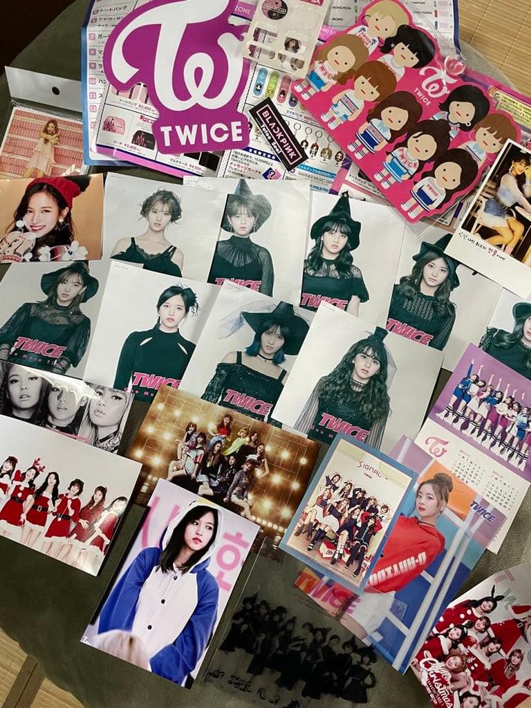 [USED] Approximately 60 TWICE Merchandise Momo.mina Items