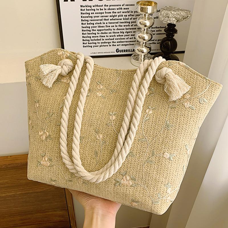 Summer Large Capacity Woven Handbag With Magnetic Closure For Daily Outfits