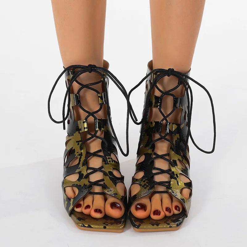 Mode Gold Sommer Gladiator Sandalen Stiefeletten Flats Cut Out Nieten Punk Eckige Zehenpartie Sandalen Stiefeletten Freizeitschuhe Frau Zapatos