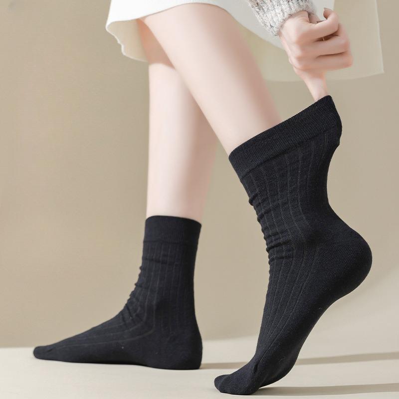 Women's Mid-calf Socks for Autumn and Winter, Solid Color Boneless Anti-pilling Pile Socks, Sweat-absorbing and Breathable Postpartum Socks