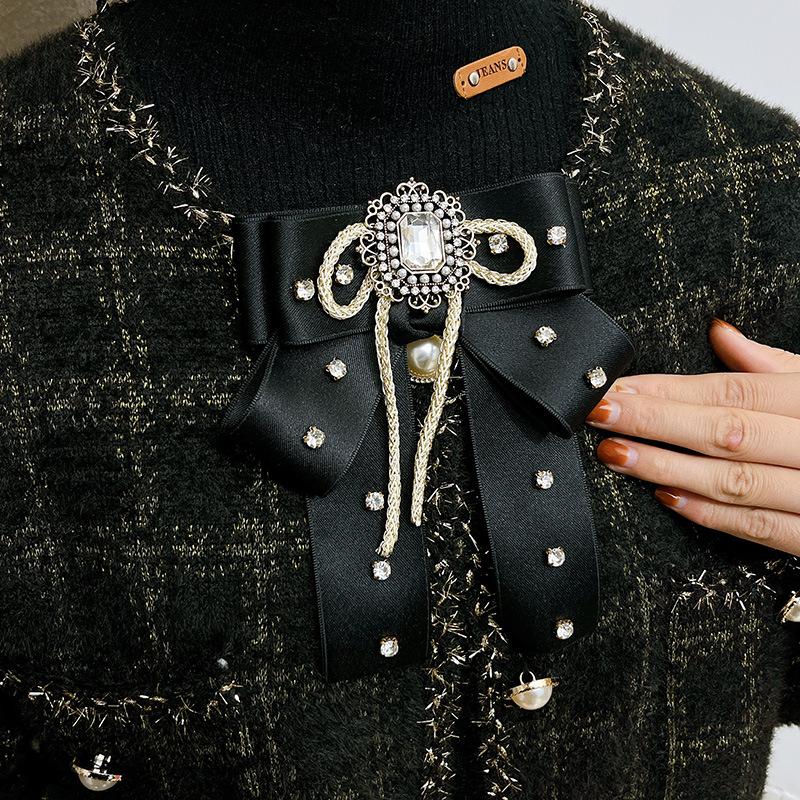

Korean Fabric Bow Brooch Pearl Crystal Bow Tie Shirt Collar Pins Temperament Luxulry Jewelry Brooches for Women Accessories чёрный