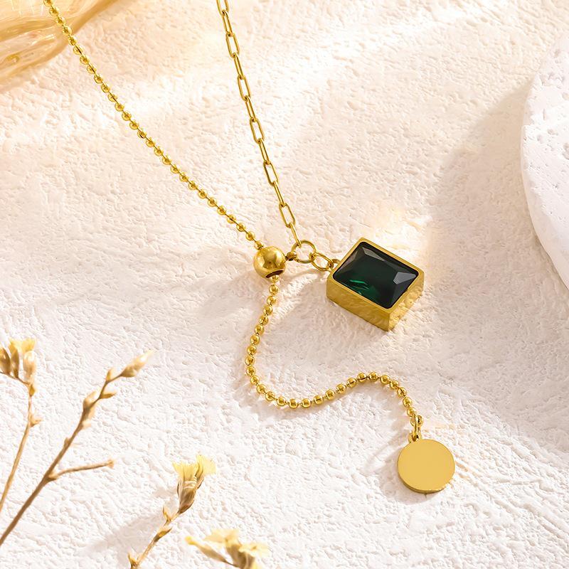 Retro Emerald Patchwork Necklace: Trendy Adjustable Titanium Steel Minimalist Choker for Women