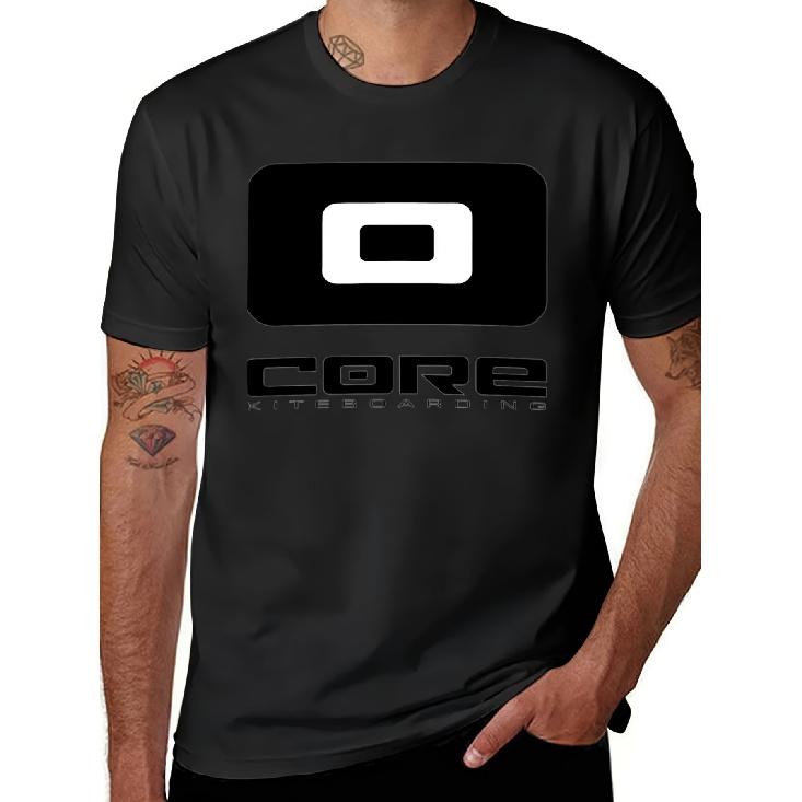 Herren Kitesurfing T-Shirt mit CORE Logo & Kiteboard Grafik - Schwarz/Weiß Wassersportbekleidung, Bequemes Kurzarm Rundhals T-Shirt für Surfen, L schwarz