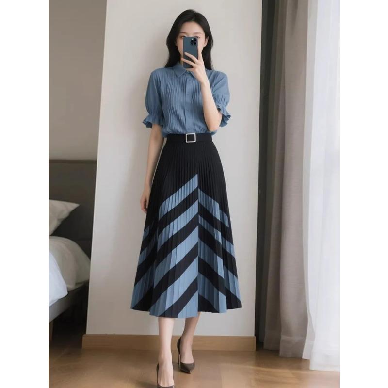

Womens Blue Pleated Blouse And Striped Pleated Skirt Two Piece Set S синий