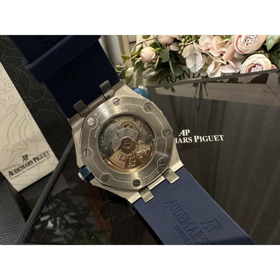 Used Welcome to purchase Royal Oak Offshore Diver 15710ST.OO.A002CA. Automatic windingToday only special priceNew and unused--WTO import 3