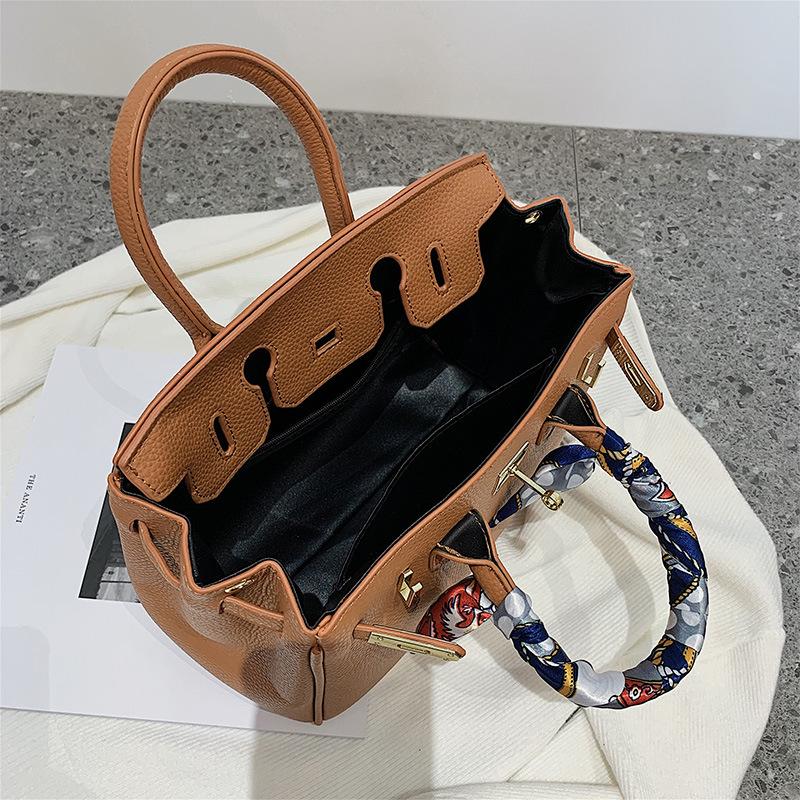 New Fashionable Lychee Pattern Lock Platinum Bag Portable Shoulder Oblique Span Women's Bag