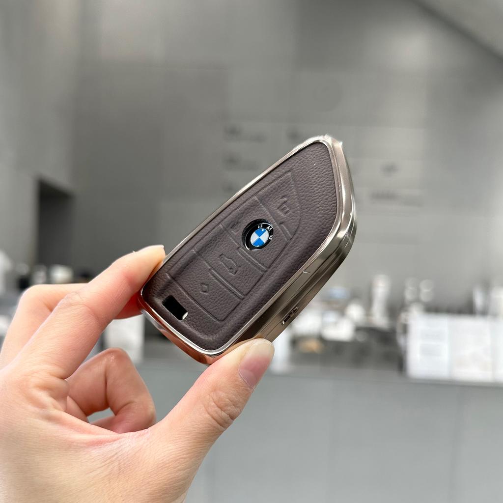 BAES5 New 2025 NEW Metal Car Key Case Cover Shell Fob For BMW i7 X7 G07 LCI iX I20 X1 U11 7 Series G70 G09 XM U06 G81 M3 2023 Protecto