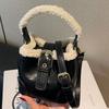Winter new women's shoulder bag women's casual plush bag bucket bag Mao Mao portable messenger bag
